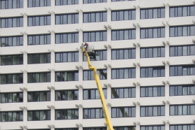 Fensterreinigung am Olympia Tower